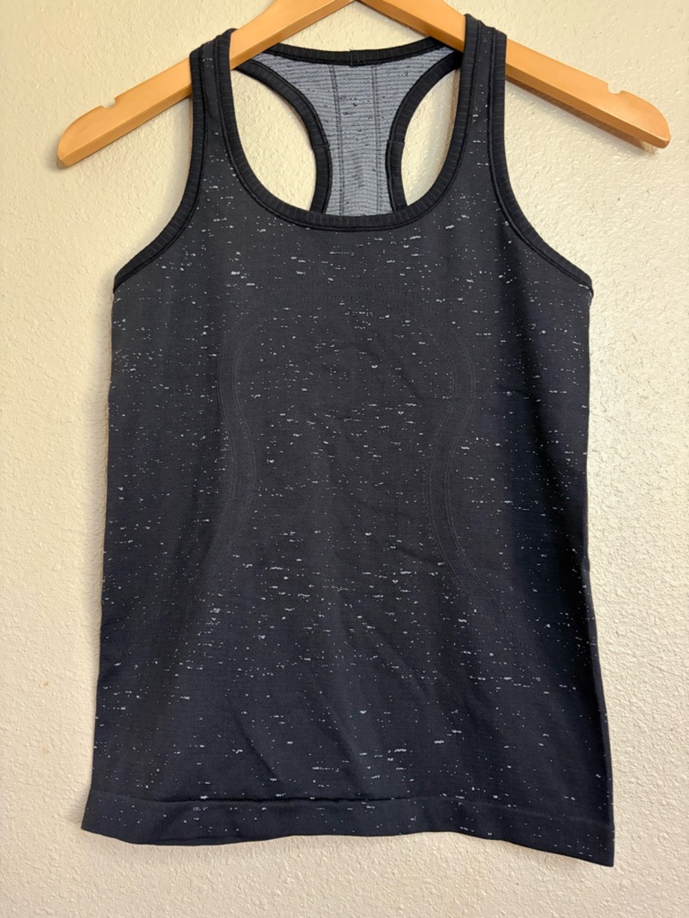 lululemon athletica Black Speckled Racerback Tank size 4 Activewear Running